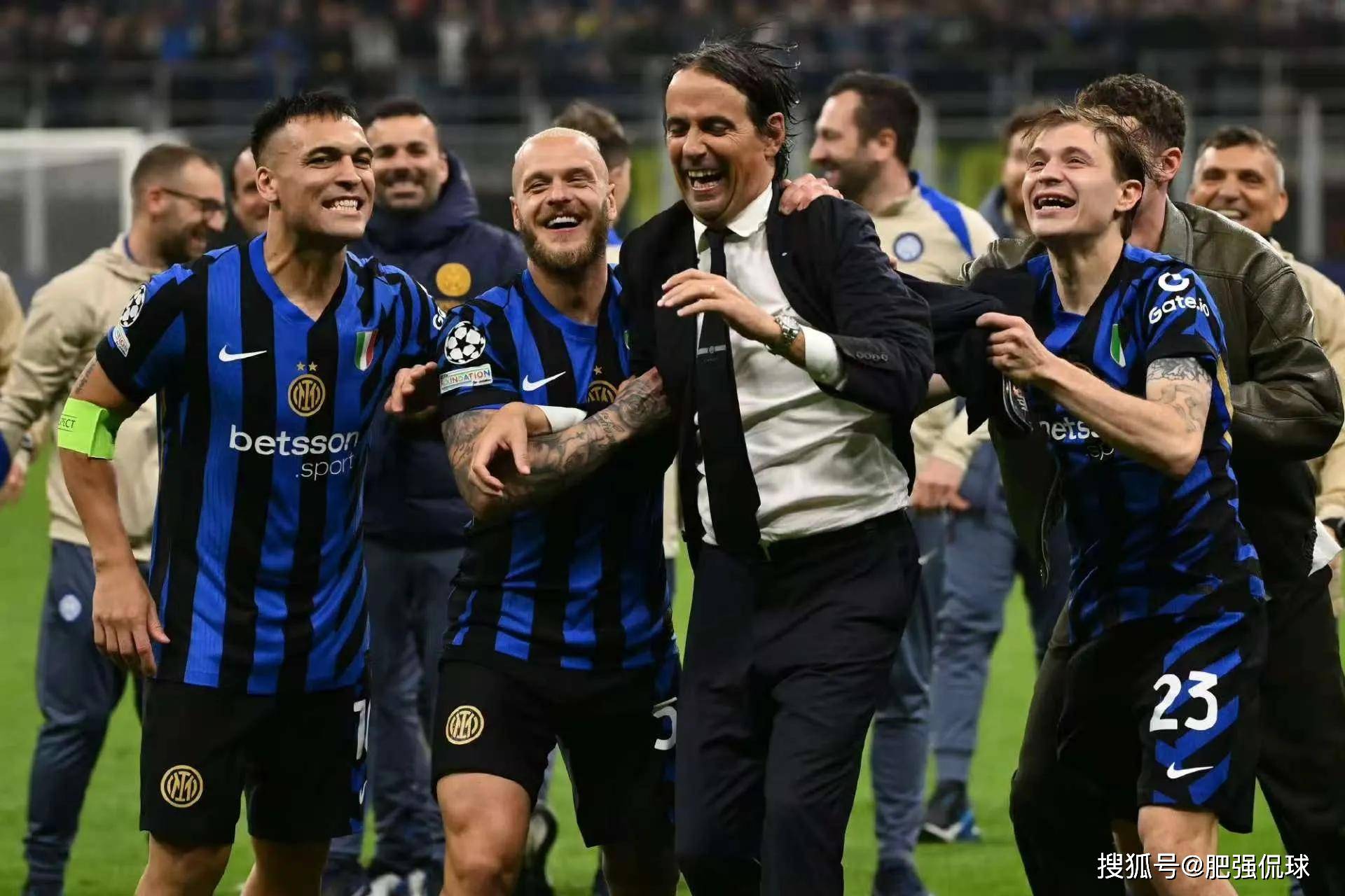 那不勒斯训练开放日，冲刺阶段造点机会引欢呼，欧冠在即，阵容厚度经受考验的简单介绍